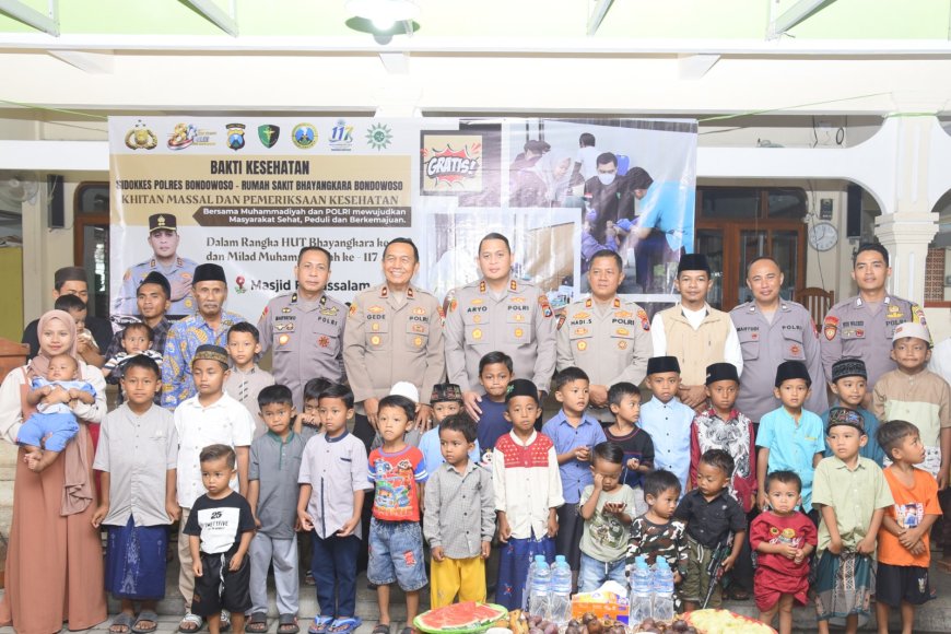 Hari Bhayangkara ke - 80 Polres Bondowoso Gelar Khitan Massal dan Cek Kesehatan Gratis